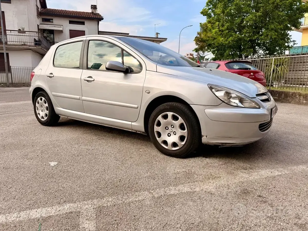 Begagnad Peugeot 307 68 HK (50 kW) 2003 Grå Sedan