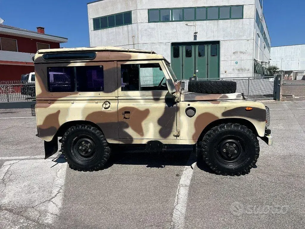 Usata Land Rover 88 60 CV (44 kW) 1982 Marrone SUV
