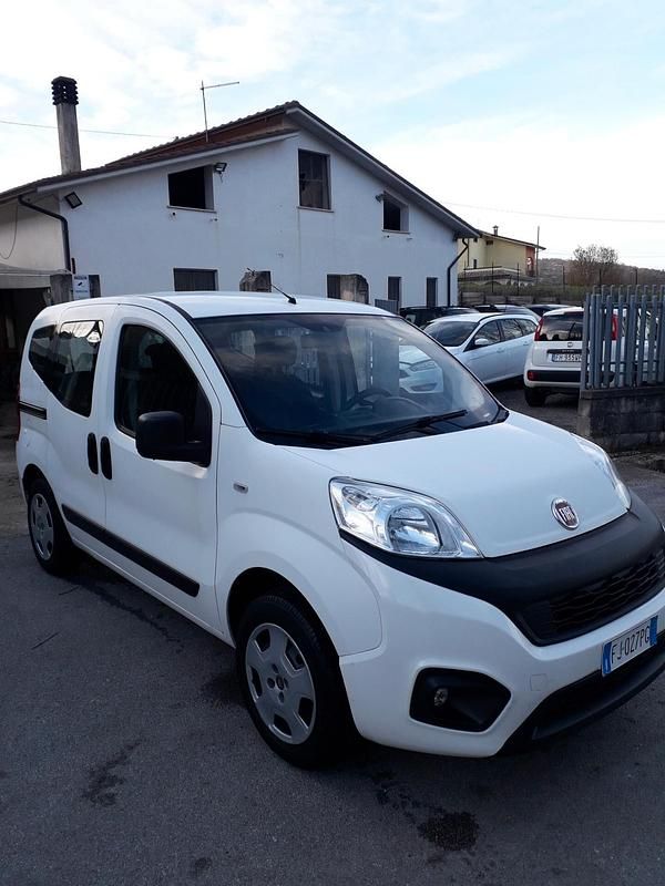 Usata Fiat Qubo Trekking 69 CV (50 kW) 2017 Bianco Monovolume