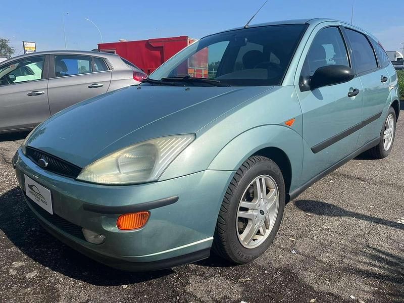 Usata Ford Focus Ambiente 101 CV (74 kW) 2001 Verde acqua Berlina