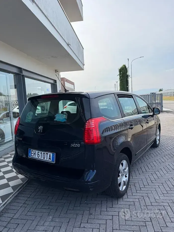 Usata Peugeot 5008 Business-Line 150 CV (110 kW) 2011 Blu Monovolume