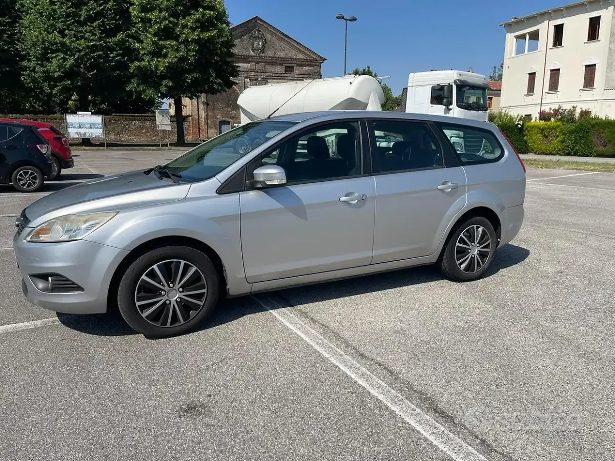 Usata Ford Focus 109 CV (80 kW) 2009 Grigio Station wagon