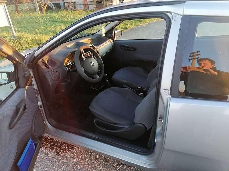 Usata Fiat Punto 60 CV (44 kW) 2005 Argento Utilitaria
