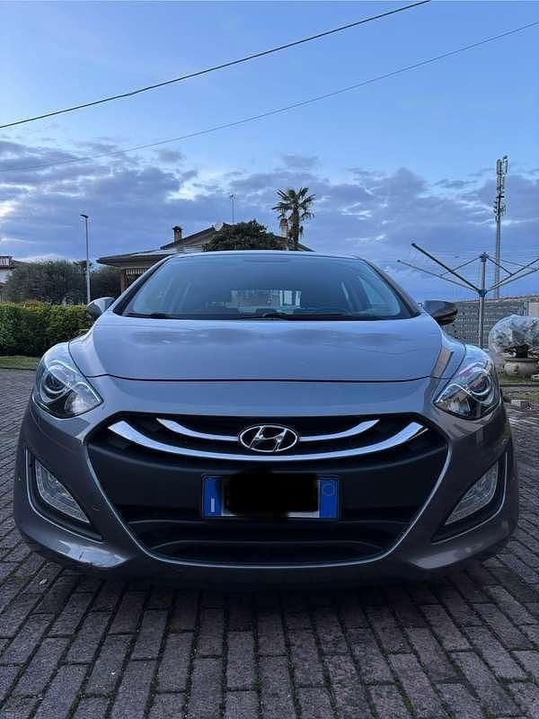 Usata Hyundai i30 Comfort 128 CV (94 kW) 2012 Grigio Berlina