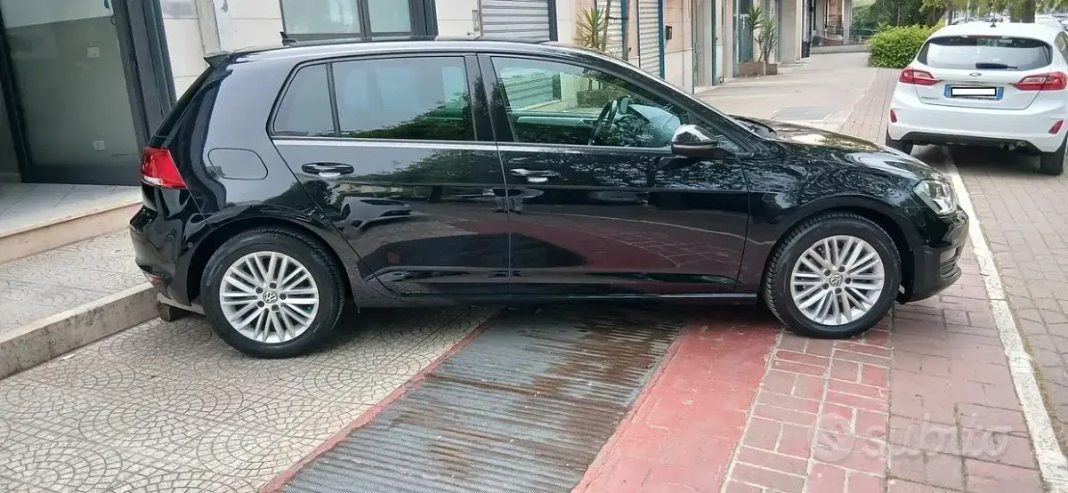 Usata VW Golf VII Highline 110 CV (80 kW) 2014 Nero Berlina