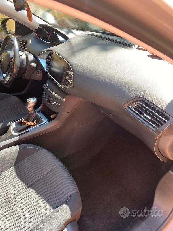 Usata Peugeot 308 92 CV (67 kW) 2014 Grigio Berlina
