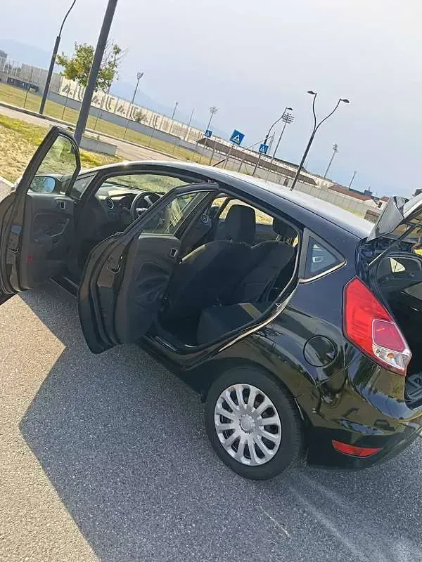 Usata Ford Fiesta Business Edition 80 CV (58 kW) 2016 Nero Utilitaria