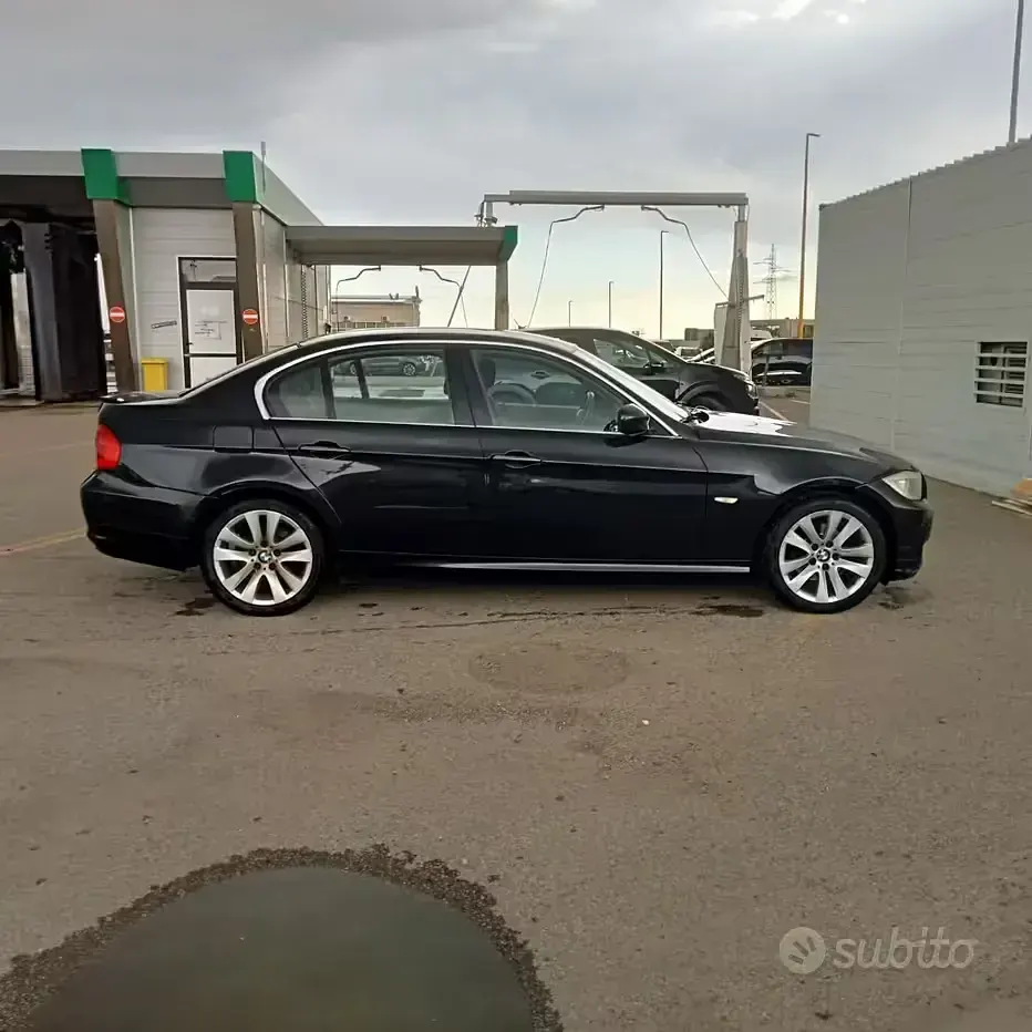 Usata BMW 318 143 CV (105 kW) 2010 Nero Berlina