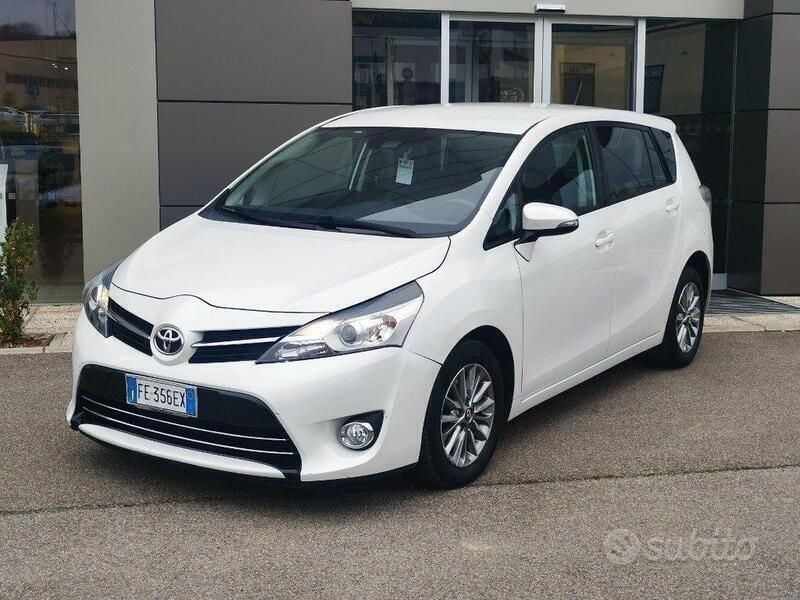Usata Toyota Verso Style 111 CV (81 kW) 2016 Bianco Monovolume