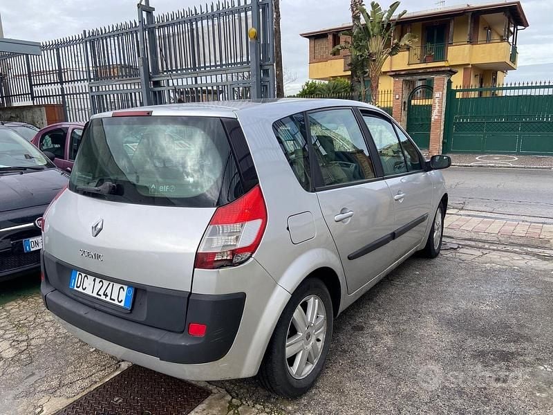 Usata Renault Scénic II Dynamique 130 CV (95 kW) 2006 Grigio Monovolume