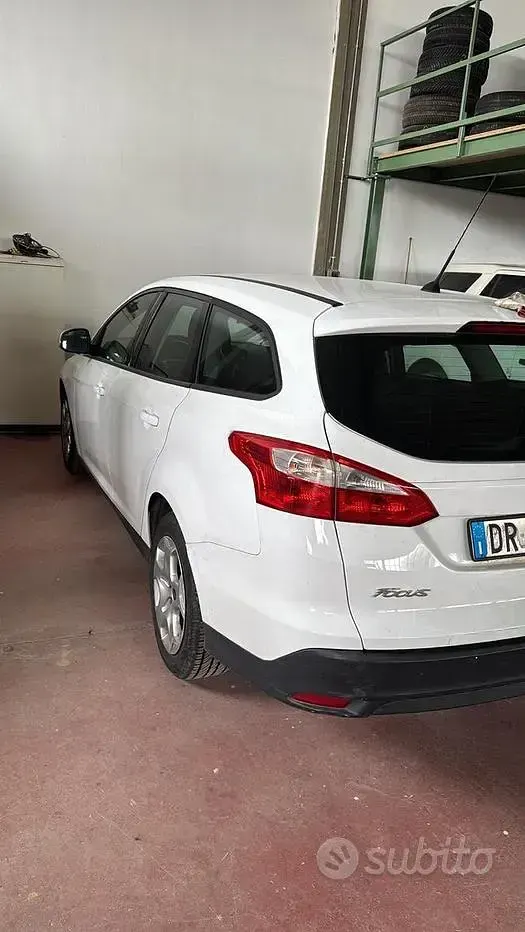 Usata Ford Focus 116 CV (85 kW) 2014 Bianco Station wagon