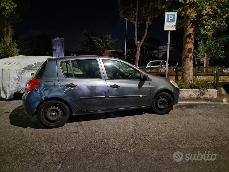 Usata Renault Clio III 86 CV (63 kW) 2006 Grigio Berlina