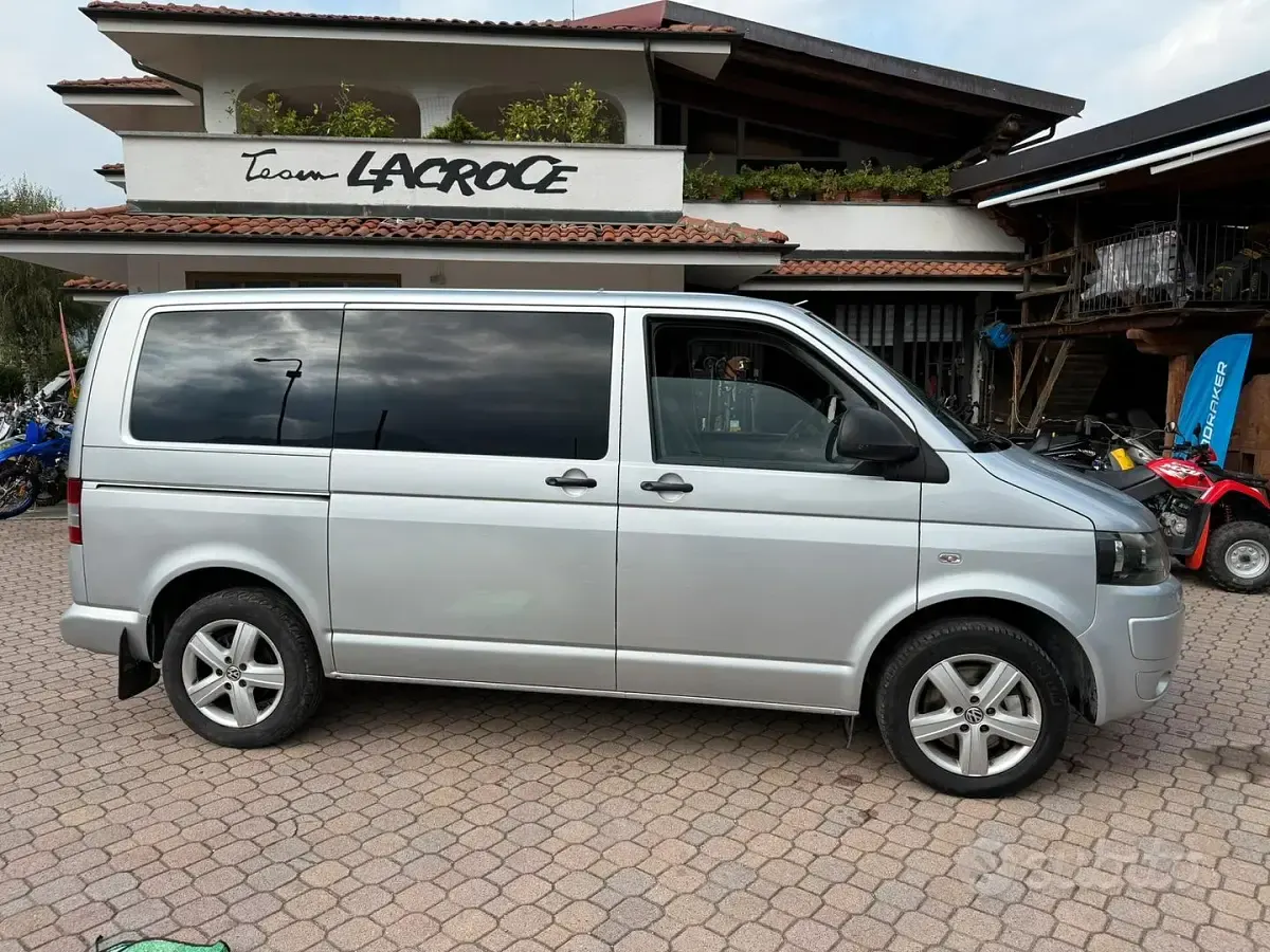 Usata VW Multivan 180 CV (132 kW) 2010 Grigio Monovolume