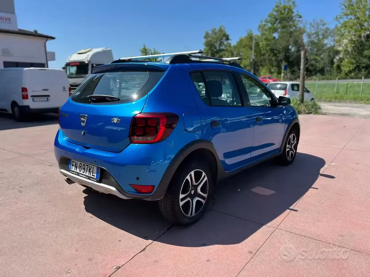 Usata Dacia Sandero Stepway 90 CV (66 kW) 2018 Bluazzurro Berlina