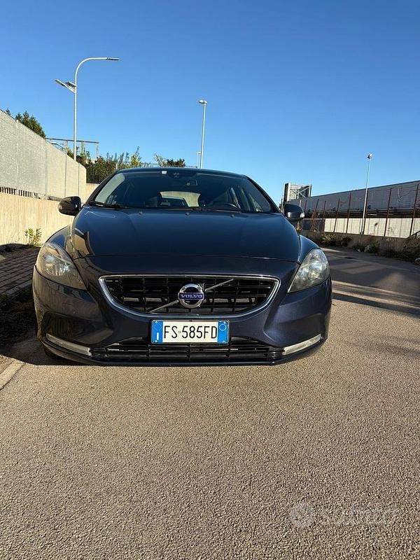 Usata Volvo V40 115 CV (84 kW) 2014 Blu Berlina