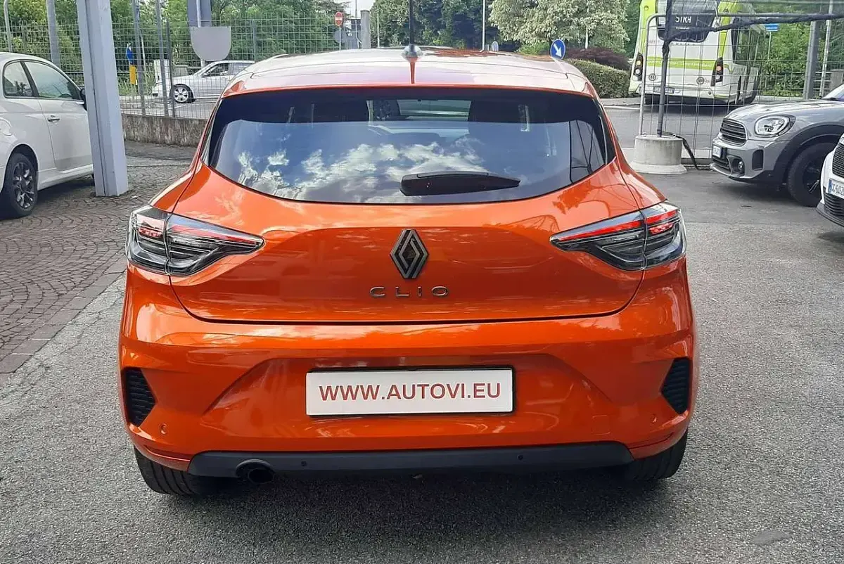 Usata Renault Clio V Evolution 67 CV (49 kW) 2024 Arancione Berlina
