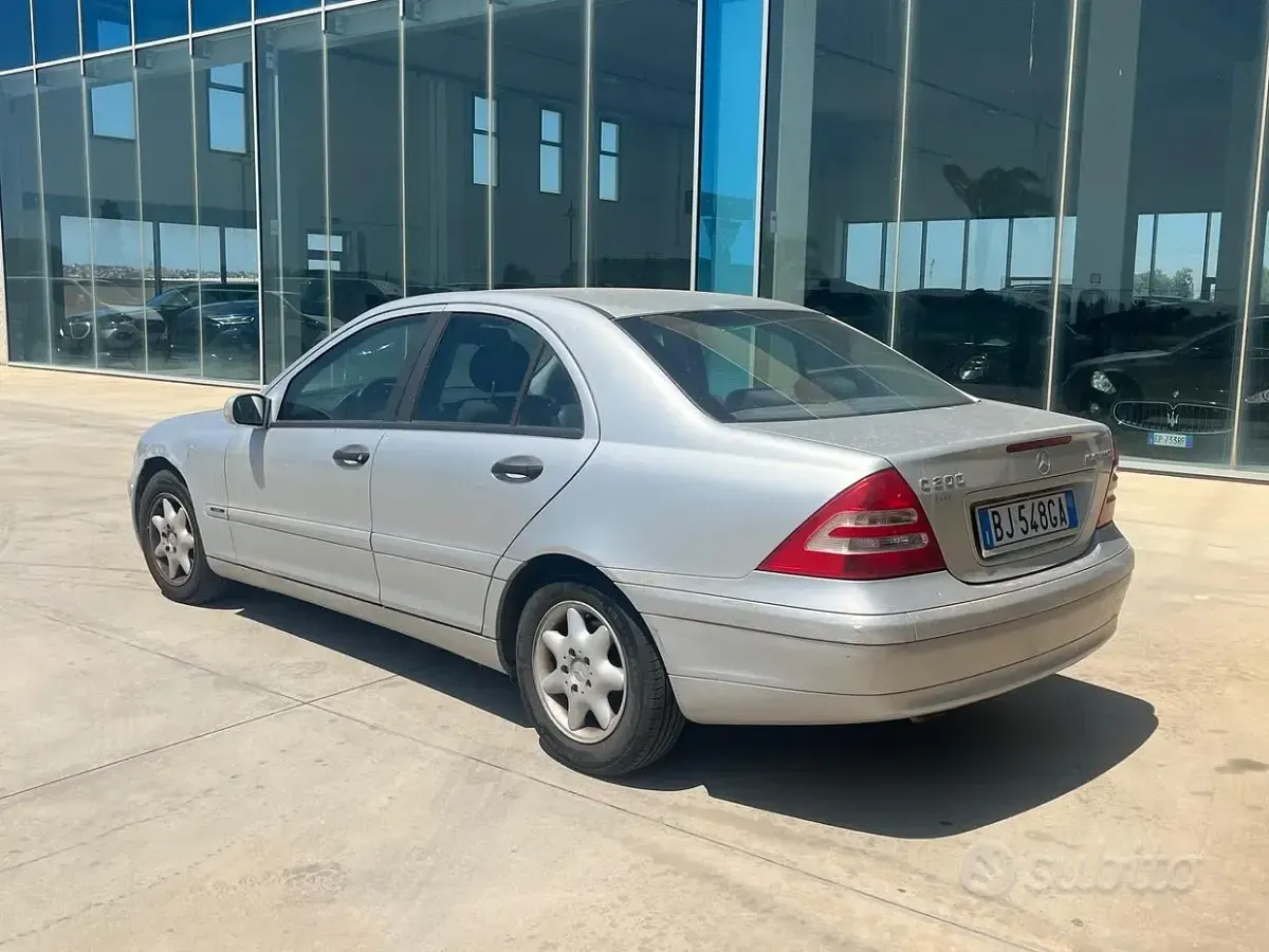 Usata Mercedes C200 Classic 163 CV (119 kW) 2000 Grigio Berlina