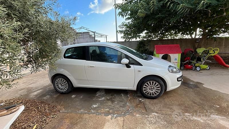 Usata Fiat Punto Evo 65 CV (47 kW) 2011 Bianco Utilitaria