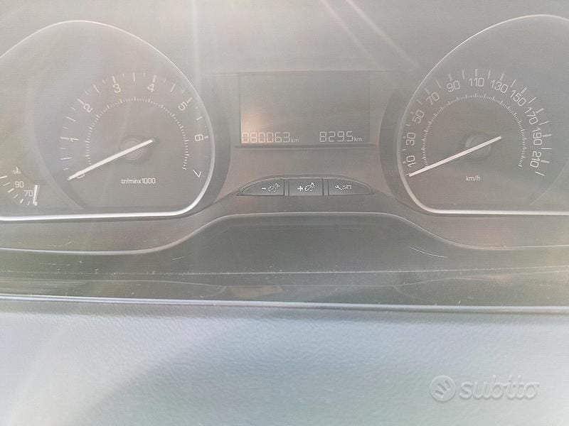 Usata Peugeot 208 Active 82 CV (60 kW) 2018 Utilitaria