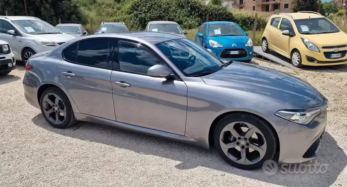 Usata Alfa Romeo Giulia 180 CV (132 kW) 2019 Grigio Berlina