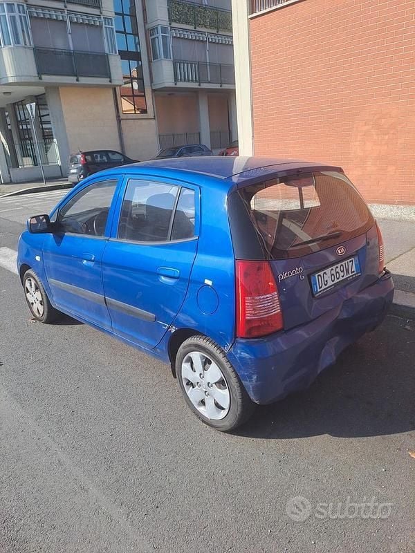 Usata Kia Picanto Spirit 61 CV (44 kW) 2007 Blu Utilitaria