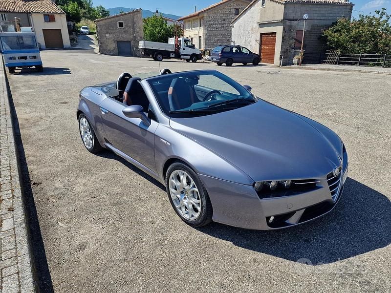Grigio Usata 2007 Alfa Romeo Spider Cabrio | 17.000 € (Cara) - Immagine 1/4