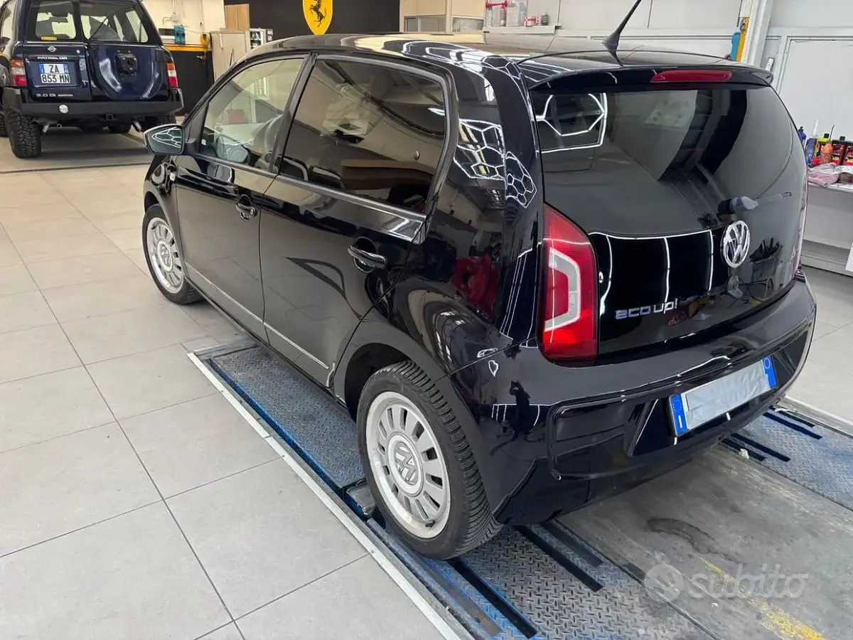Usata VW up! 68 CV (50 kW) 2015 Nero Utilitaria