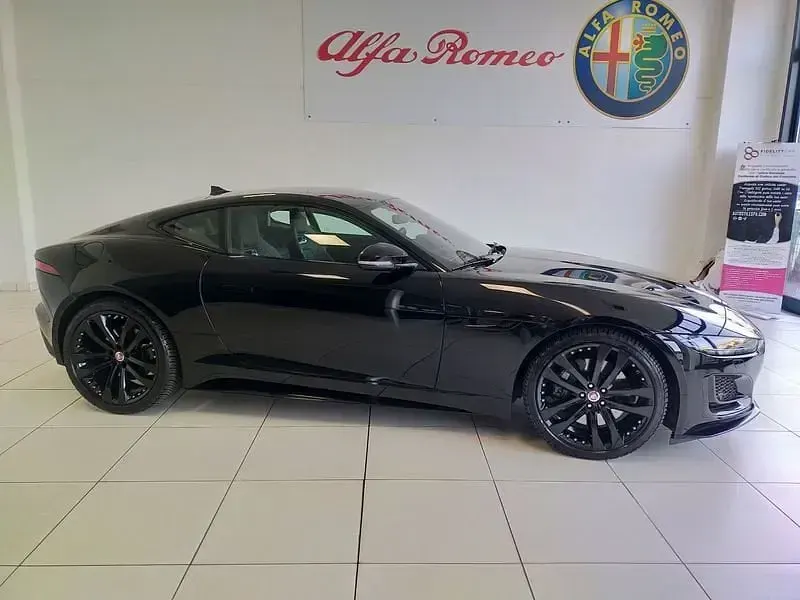 Usata Jaguar F-Type R-Dynamic 300 CV (220 kW) 2022 Nero Coupé