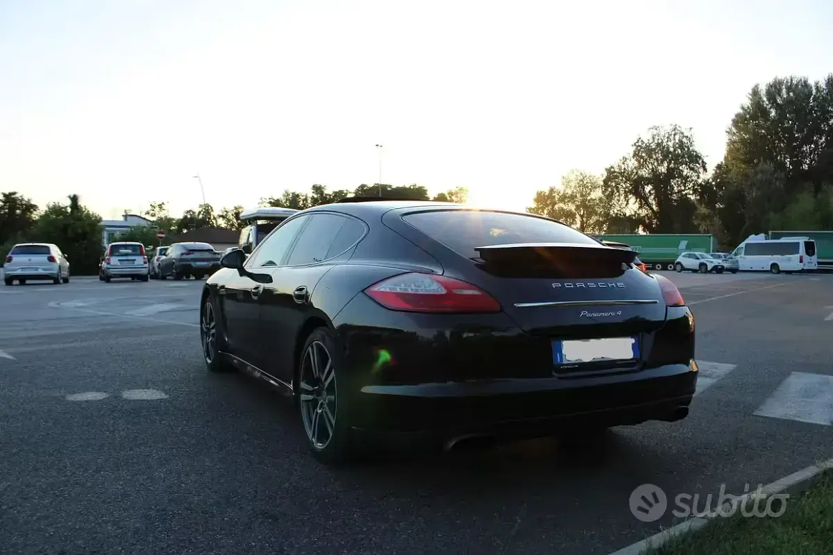 Usata Porsche Panamera 4 300 CV (220 kW) 2011 Nero Utilitaria