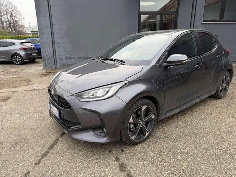 Usata Toyota Yaris Hybrid Lounge 92 CV (67 kW) 2025 Grigio Berlina