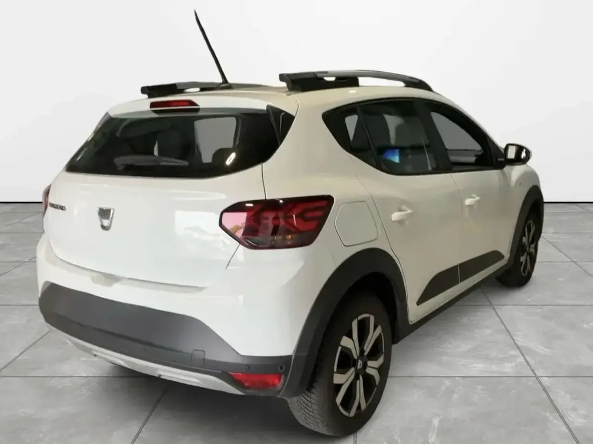 Usata Dacia Sandero Comfort 101 CV (74 kW) 2022 Bianco ghiaccio Berlina