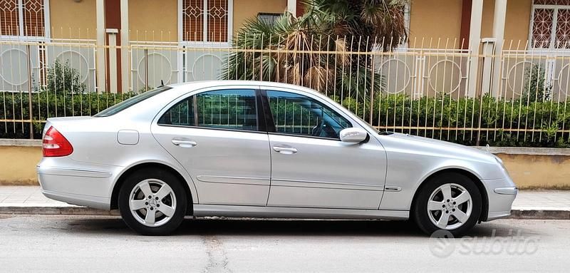 Usata 2006 Mercedes E280 Tre volumi | 5500 € - Immagine 1/4