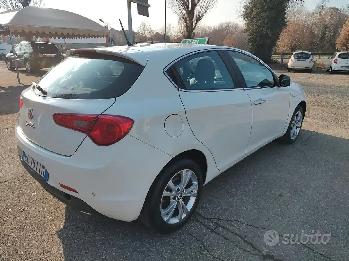 Usata Alfa Romeo Giulietta 120 CV (88 kW) 2012 Bianco Utilitaria