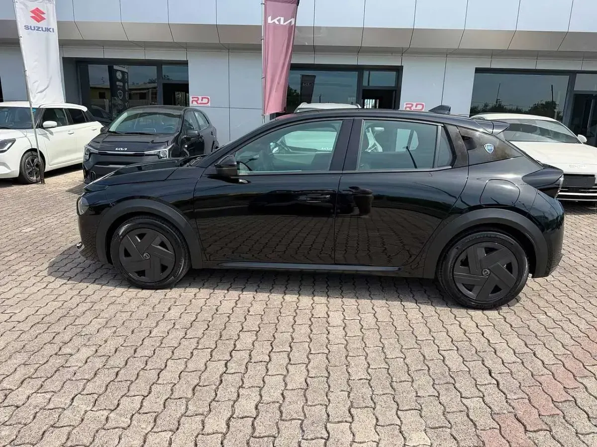 Usata Lancia Ypsilon 101 CV (74 kW) 2025 Nero Utilitaria