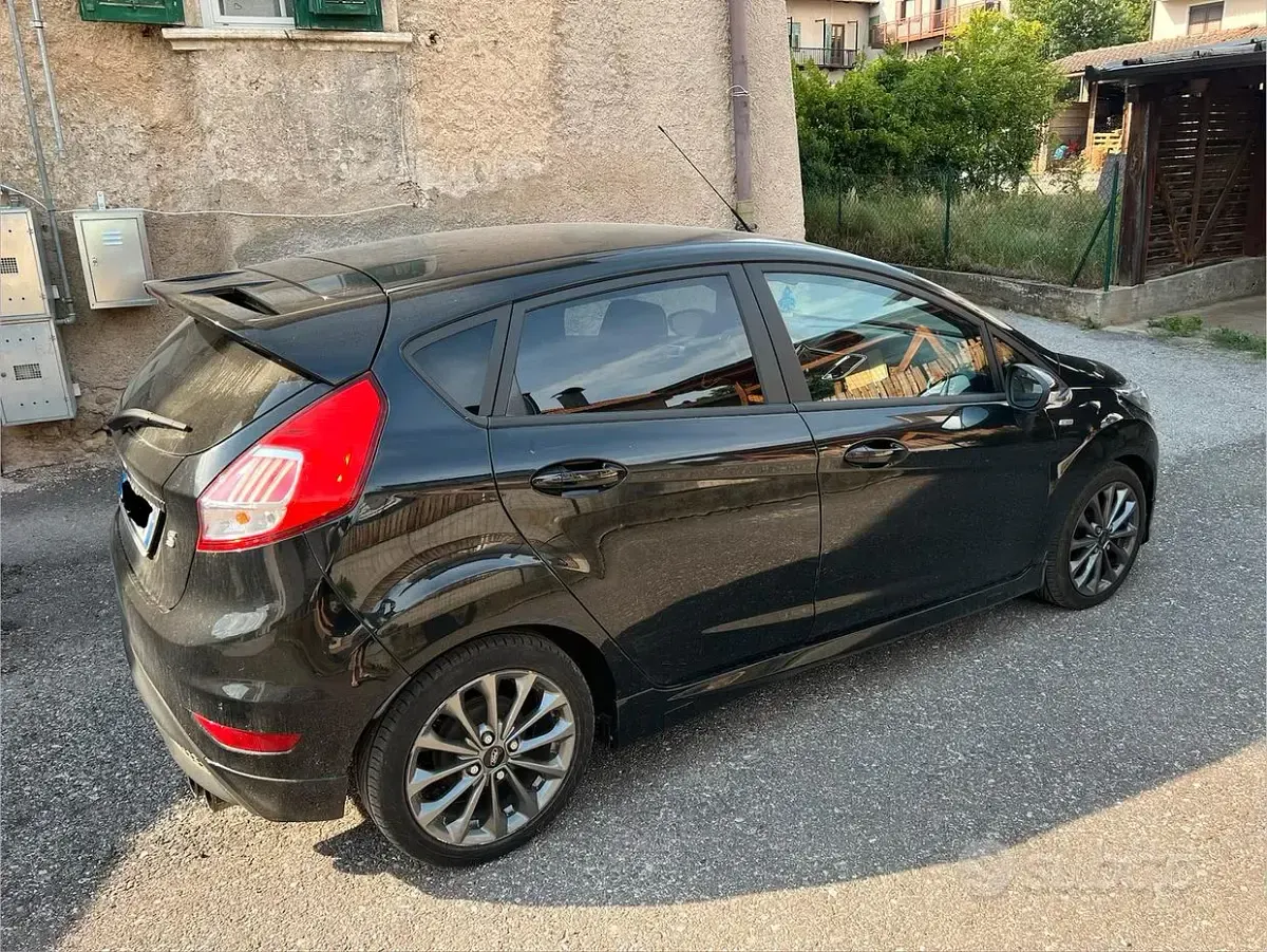 Usata Ford Fiesta 100 CV (73 kW) 2017 Utilitaria