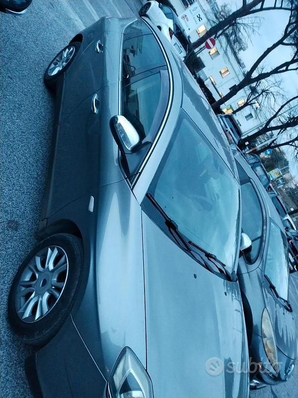 Usata Lancia Delta 120 CV (88 kW) 2011 Grigio Utilitaria