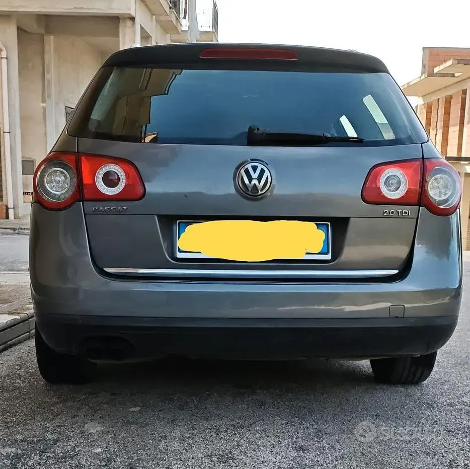 Usata VW Passat 150 CV (110 kW) 2005 Grigio Station wagon