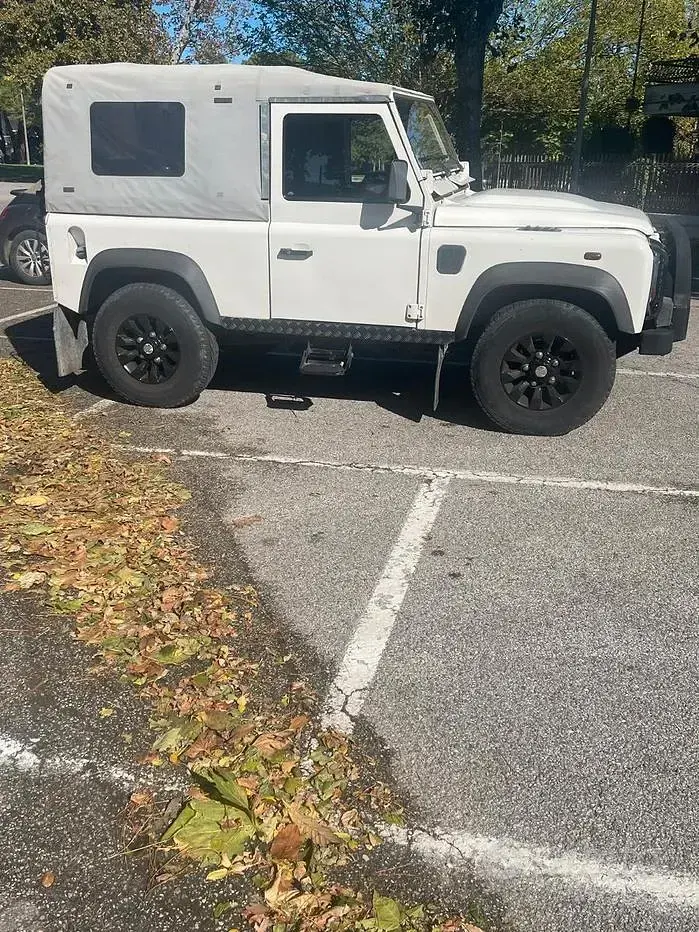 Usata Land Rover Defender 68 CV (50 kW) 2004 Bianco Cabrio