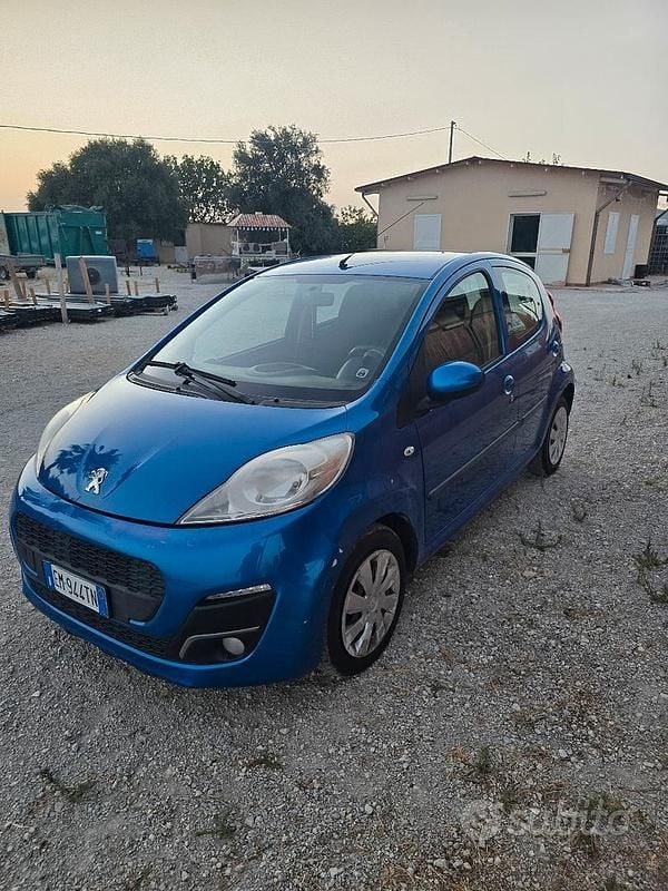 Blu Usata 2013 Peugeot 107 Due volumi | 4000 € (Ottimo prezzo) - Immagine 1/4