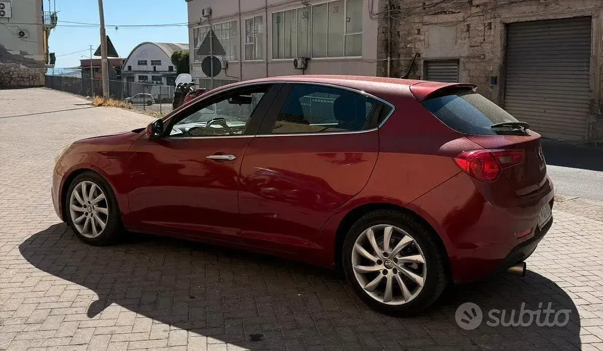 Usata Alfa Romeo Giulietta 140 CV (102 kW) 2011 Rosso Utilitaria