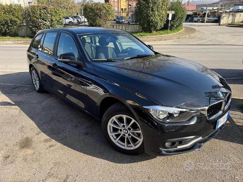 Usata BMW 318 Luxury Line 149 CV (109 kW) 2017 Nero Station wagon