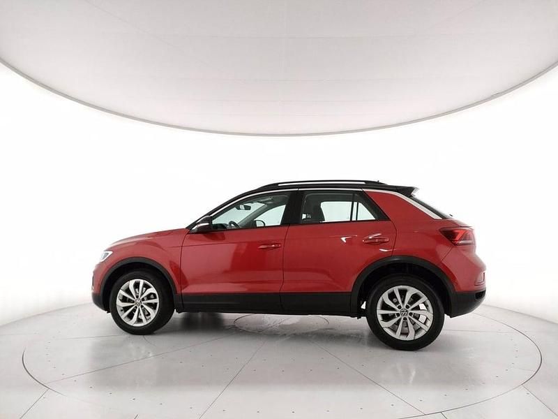 Usata VW T-Roc Life 110 CV (80 kW) 2023 Kings red metallizzato nero SUV