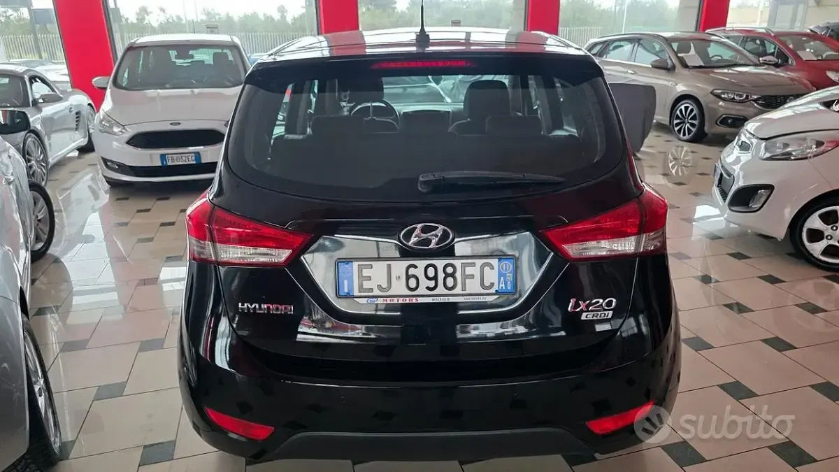 Usata Hyundai ix20 Comfort 77 CV (56 kW) 2011 Nero Utilitaria