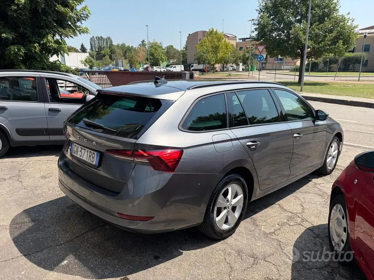 Usata Skoda Octavia Executive 150 CV (110 kW) 2023 Grigio Station wagon