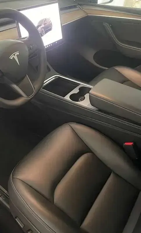 Usata Tesla Model Y RWD 88 kW (120 CV) 2023 Nero SUV