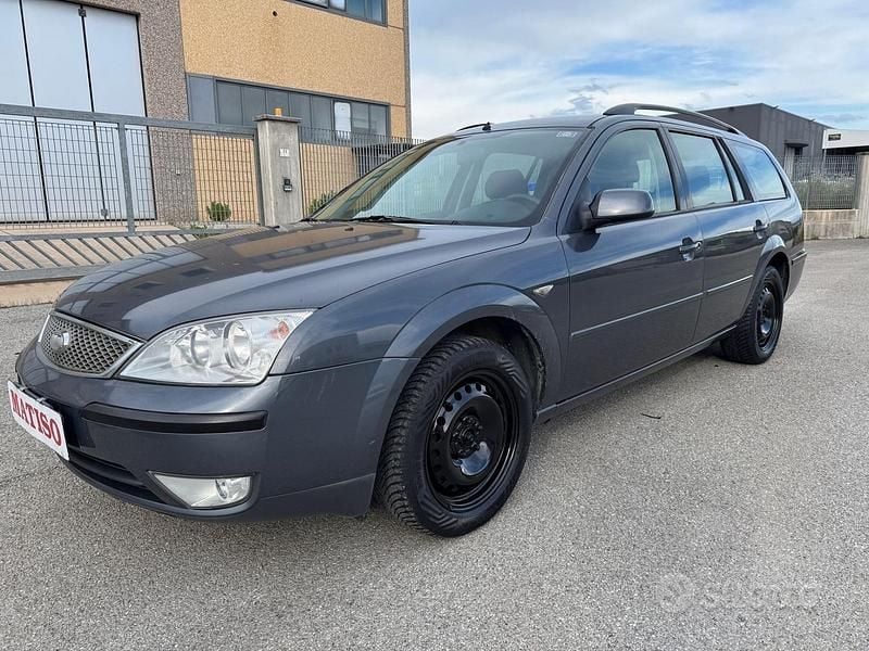 Usata Ford Mondeo Ghia 130 CV (95 kW) 2004 Grigio Station wagon