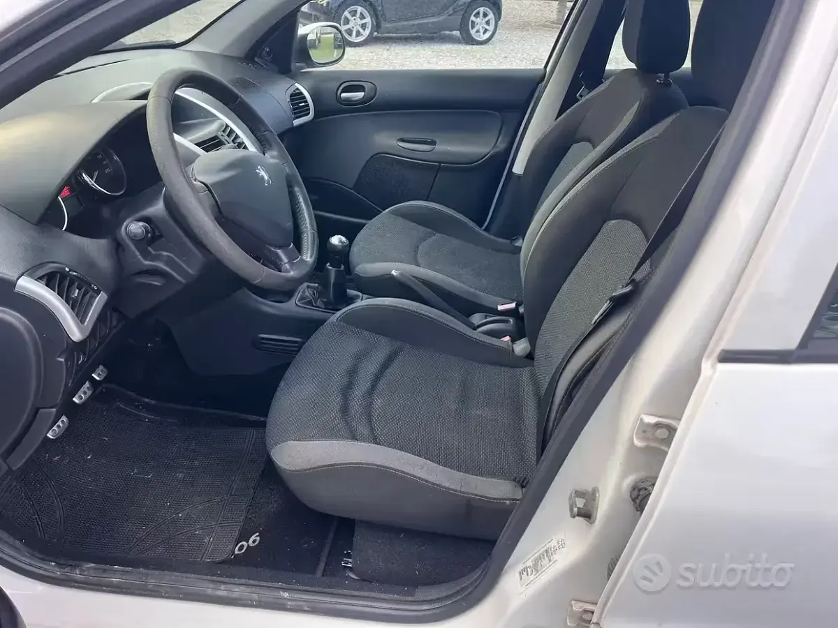 Usata Peugeot 206 60 CV (44 kW) 2011 Bianco Berlina
