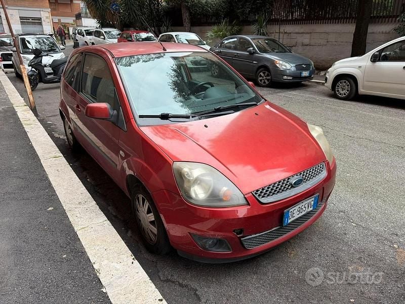 Usata Ford Fiesta 68 CV (50 kW) 2007 Rosso Berlina