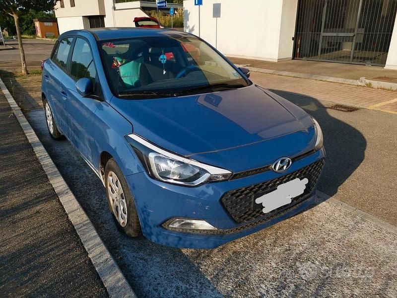 Blu Usata 2018 Hyundai i20 Tre volumi | 9000 € (Ottimo prezzo) - Immagine 1/4