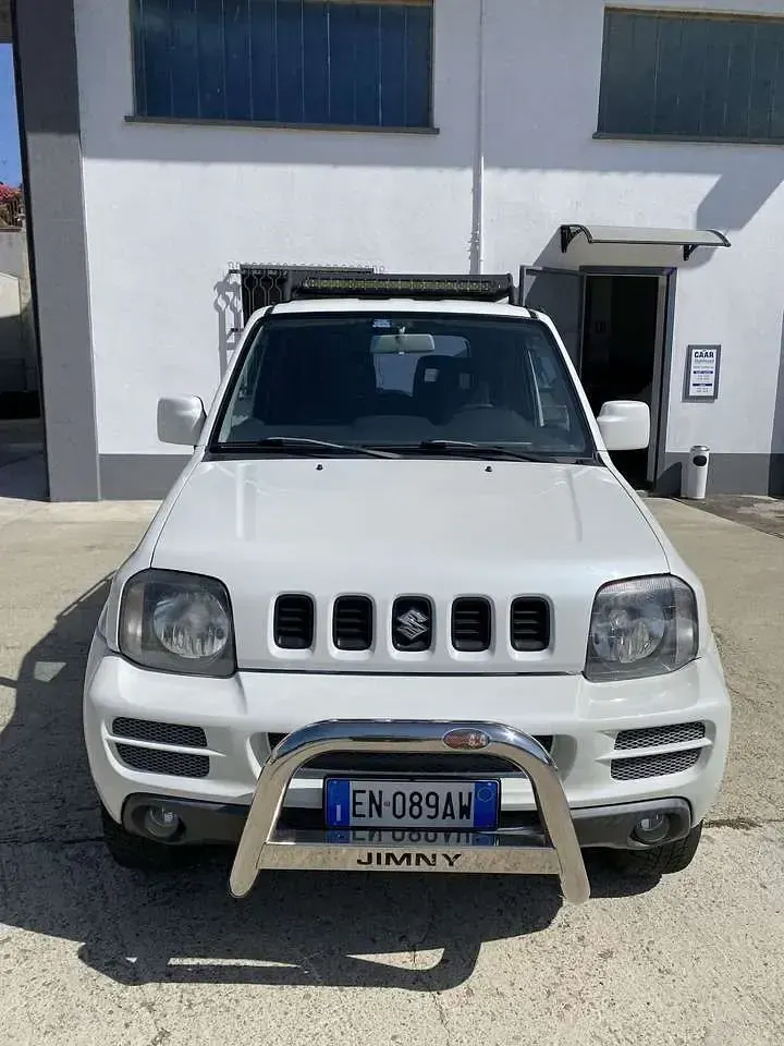 Usata Suzuki Jimny 86 CV (63 kW) 2012 Bianco SUV